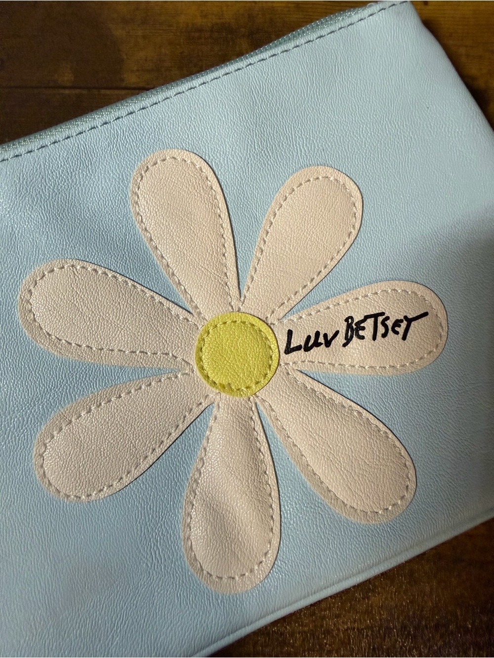 Betsey Johnson Daisy Wristlet. NWT - Picture 5 of 6